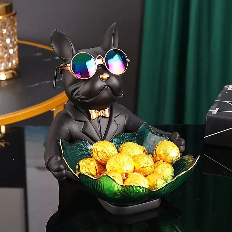 Статуетка собака підставка для фруктив. Figurine de camion français dans les magasins, magasins de fruits et légumes
