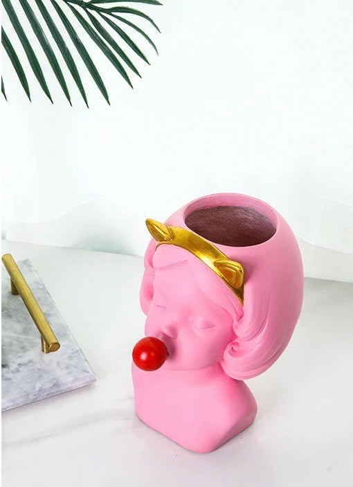 Vase pink girl with chewing gum 22 cm