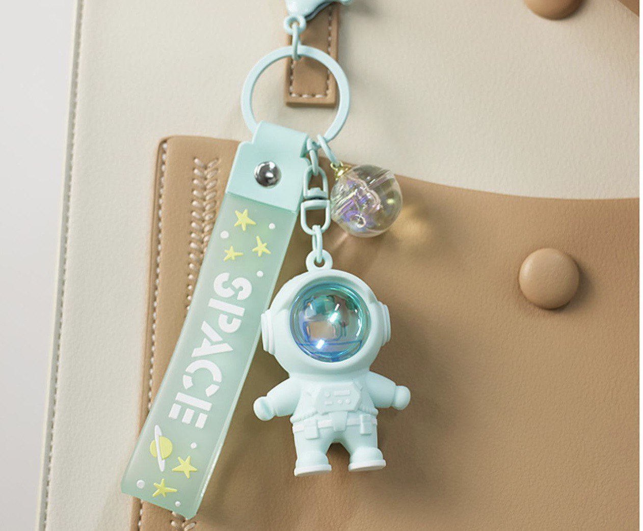 Astronaut keychain with flashlight green