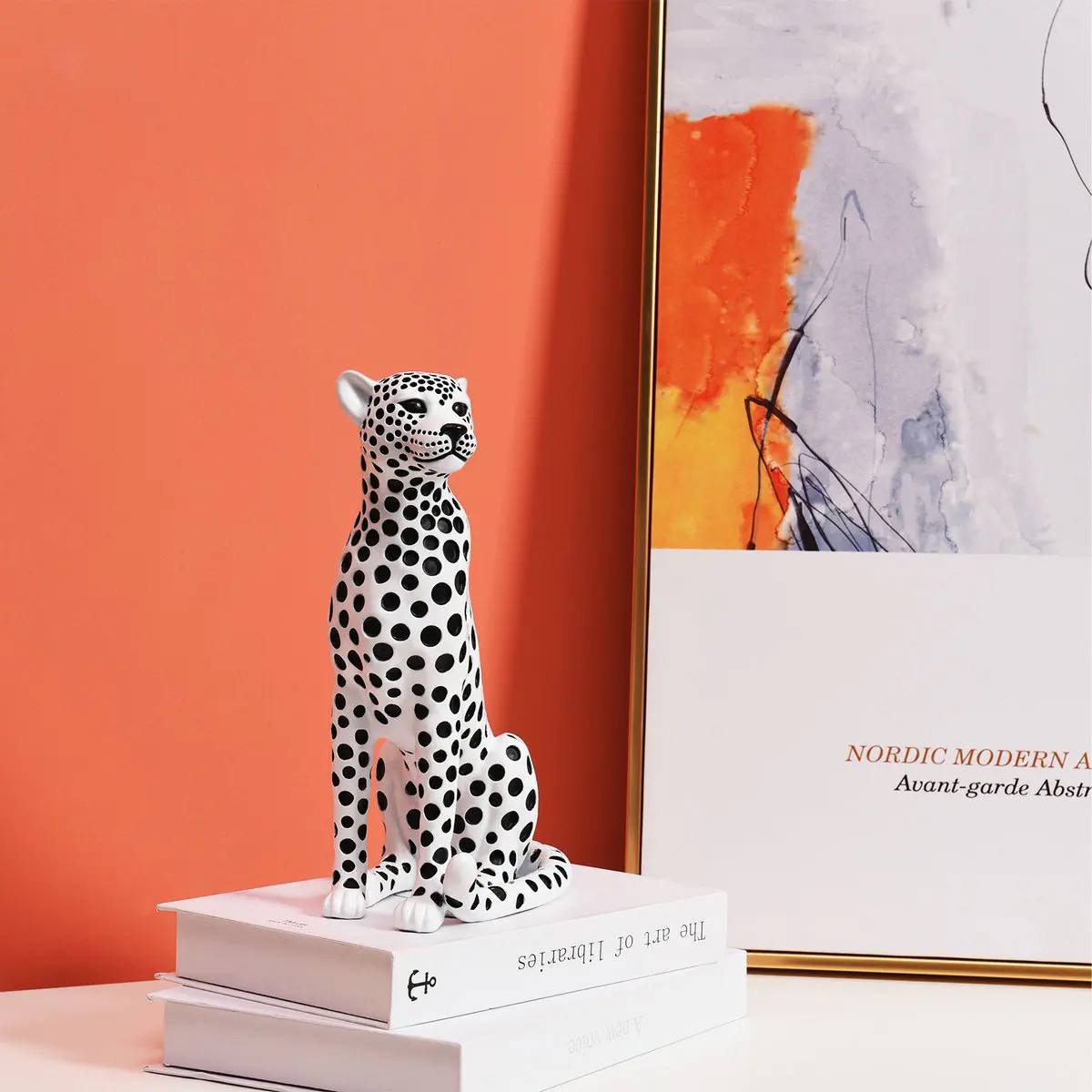Leopard figurine black and white