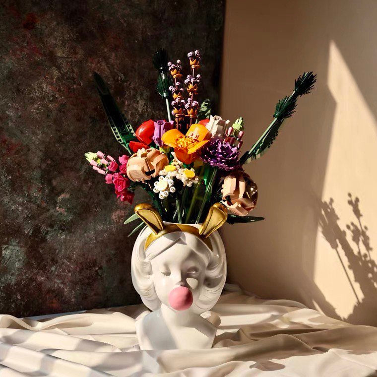 Flower vase girl white with gum 24 cm