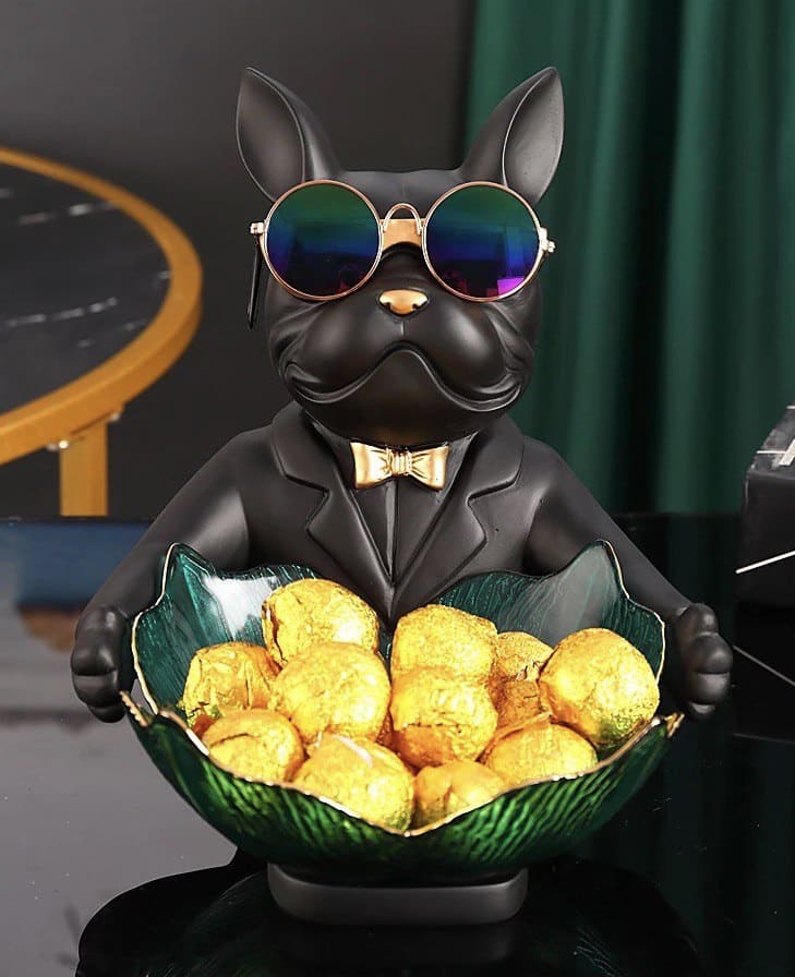 Статуетка собака підставка для фруктив. Figurine de camion français dans les magasins, magasins de fruits et légumes
