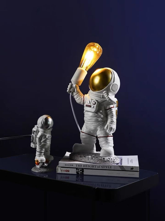 Astronaut table lamp white
