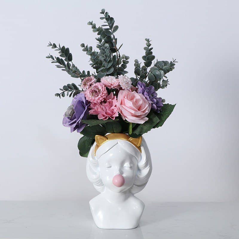 Vase white girl with chewing gum 22 cm