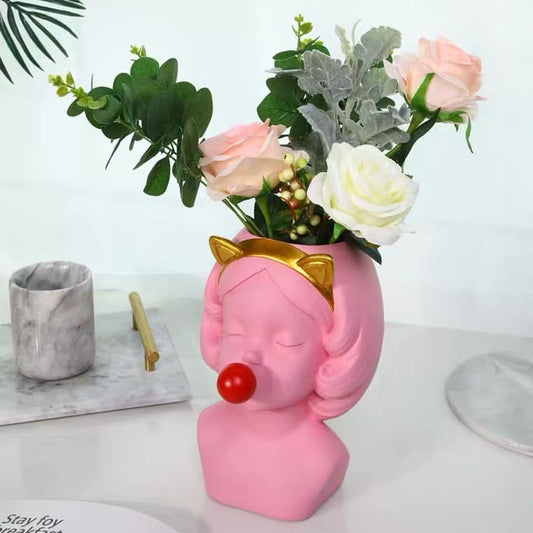 Vase pink girl with chewing gum 22 cm