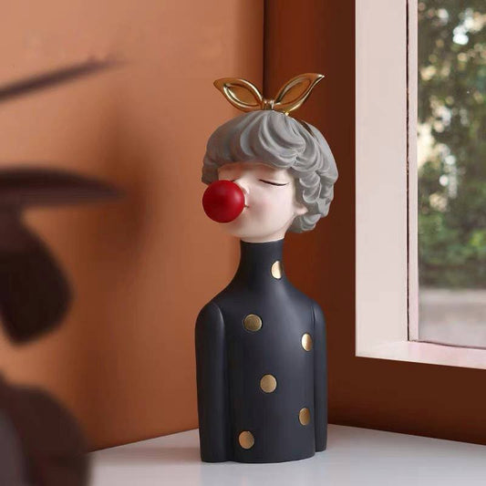Figurine of a girl with chewing gum