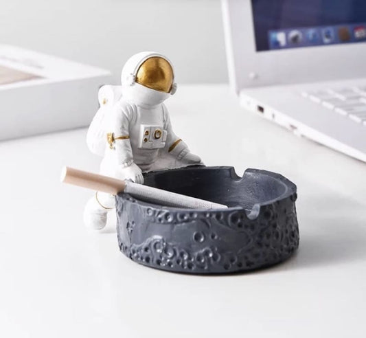 Astronaut ashtray gray. Astronaut ashtray