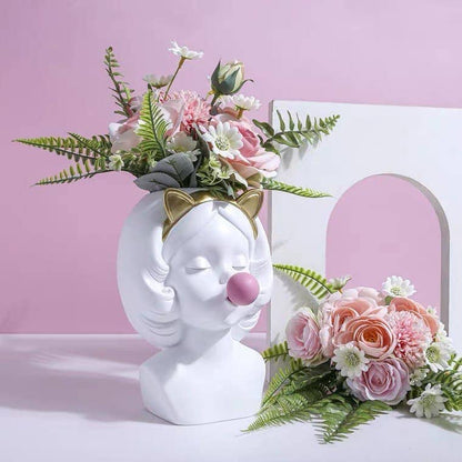 Vase white girl with chewing gum 22 cm