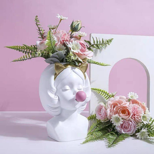 Vase white girl with chewing gum 22 cm
