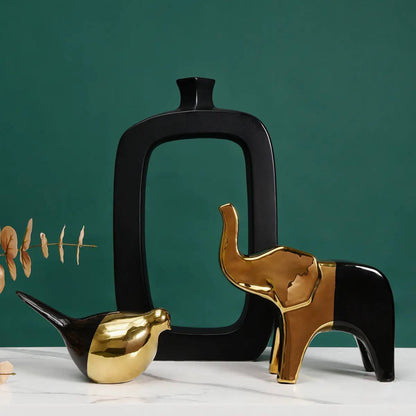 La statue est actuellement en place pour l'argent. Figurines pour l'intérieur