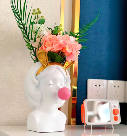 Flower vase girl white with gum 24 cm