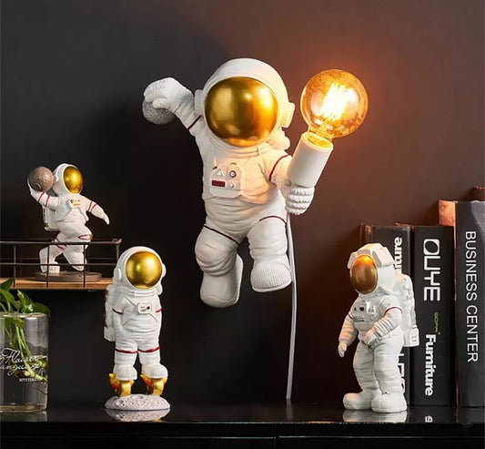 Astronaut wall lamp, white