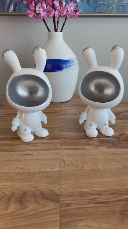 Figurine rabbit astronaut silver
