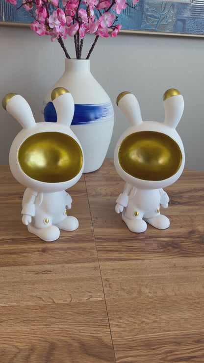 Figurine rabbit astronaut silver