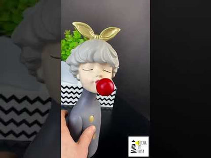 Figurine of a girl with chewing gum