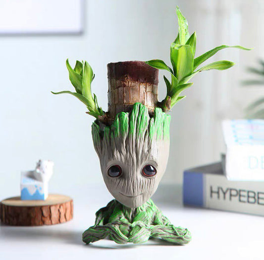 Vase, plant pot, plant heart in hands